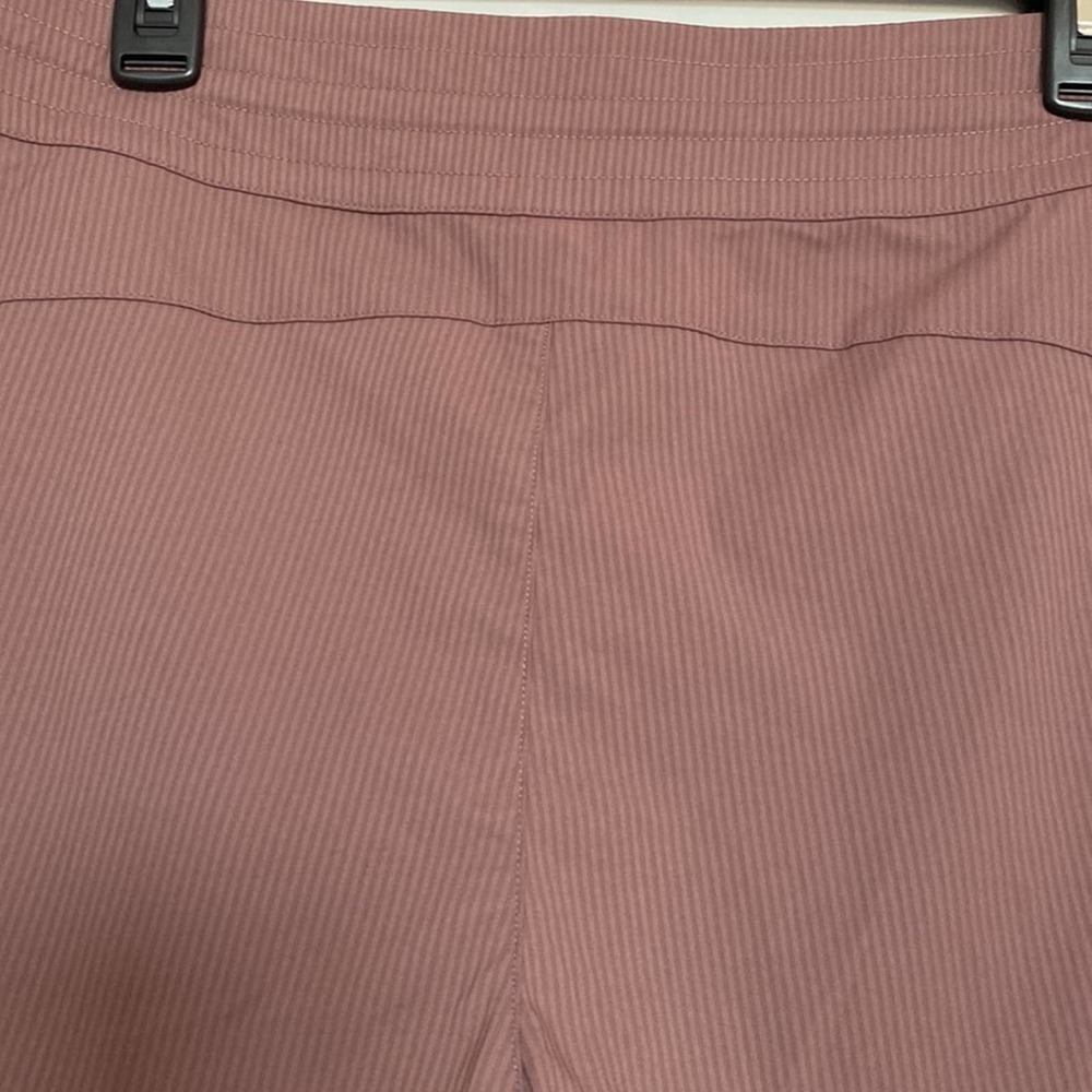 CRZ Yoga Shorts. 2 1/2” inseam. Zip button and drawstring mauve size 14
C - Picture 8 of 8